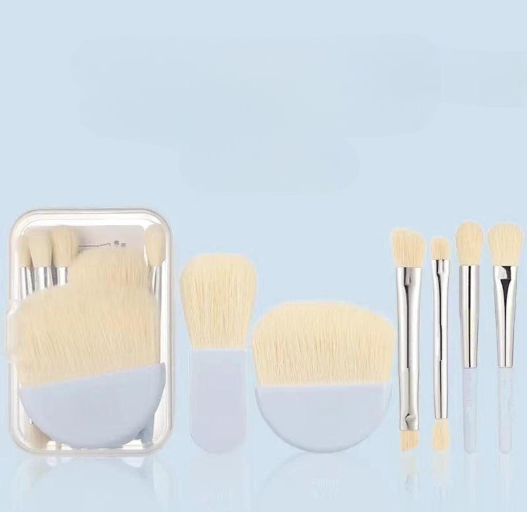 Set Of 4 Candy Makeup Brush Set, Portable Traveling Makeup Brush Set, Beauty Foundation Eye Shadow Tool Makeup Brush Set, Cosmetic Brushes Kit with PVC Case Set Of 4 Candy Makeup Brush Set, Portable Traveling Makeup Brush Set, Beauty Foundation Eye Shadow Tool Makeup Brush Set, Cosmetic Brushes Kit with PVC Case